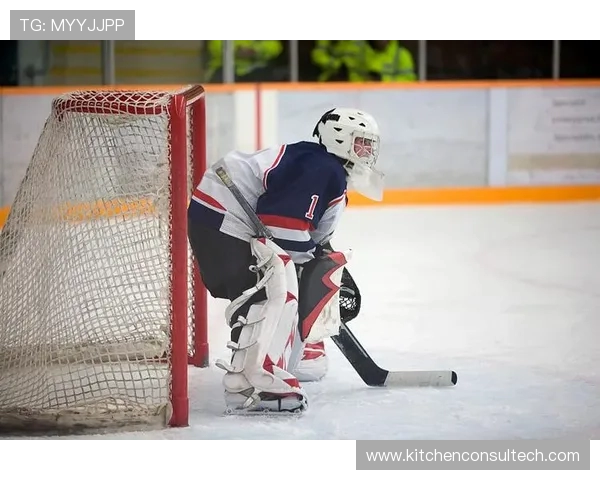冰场最后防线曲棍球守门员的专注训练与关键时刻表现决定胜负能力